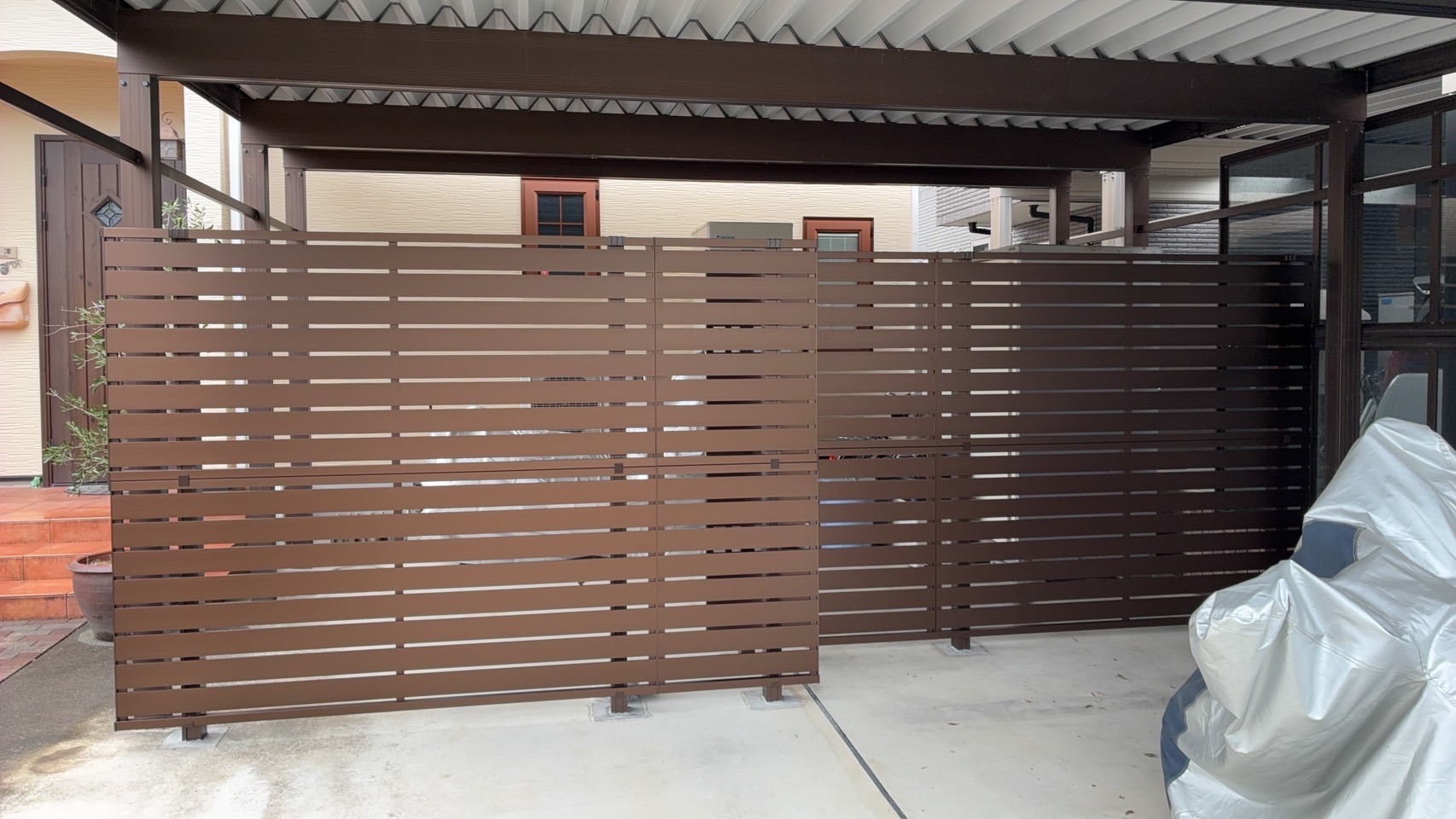 目隠しフェンス工事　YKKAPシンプレオフェンス 画像