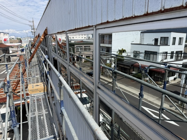 工場内の暑さ対策！  遮熱ガラスへの入れ替え工事 アイキャッチ画像