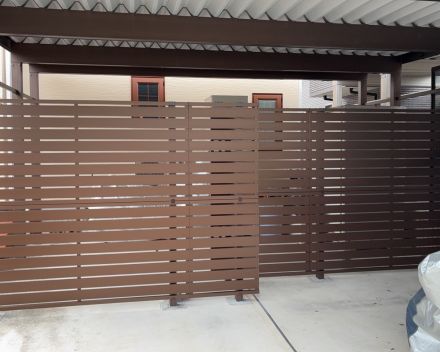 目隠しフェンス工事　YKKAPシンプレオフェンス アイキャッチ画像