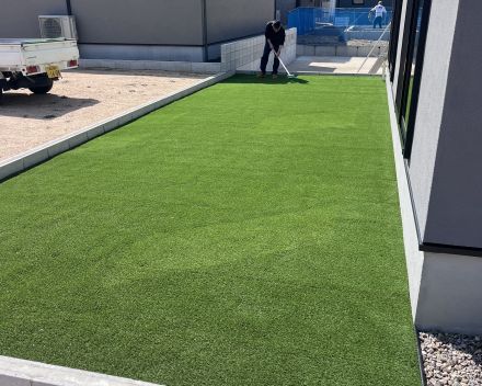 人工芝貼り アイキャッチ画像