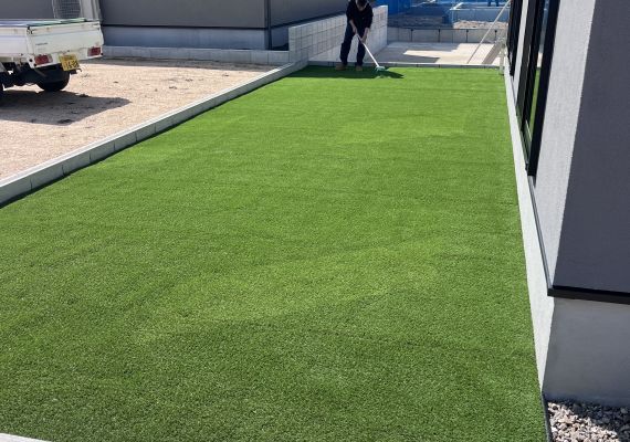 人工芝貼り アイキャッチ画像